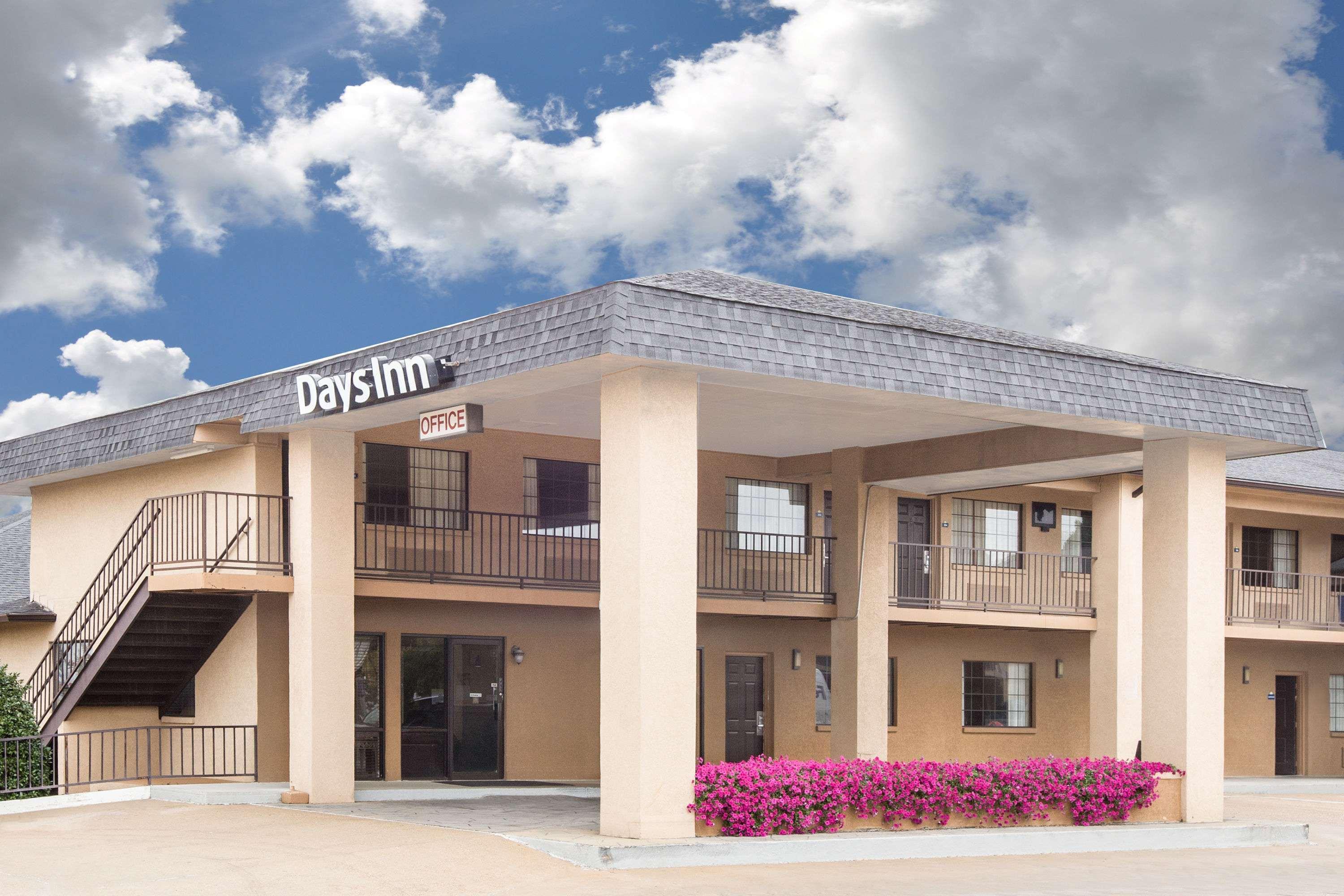Days Inn By Wyndham Ruston La Exteriör bild
